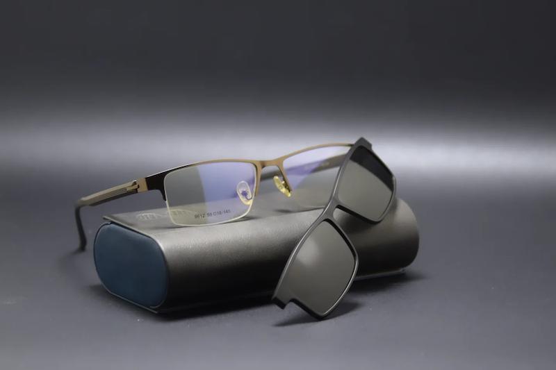 عینک کاوردار اقتصادی