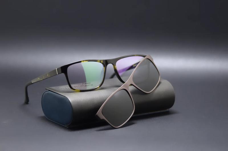 عینک کاوردار اقتصادی