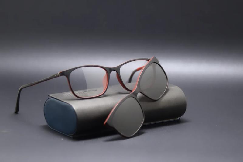 عینک کاوردار اقتصادی