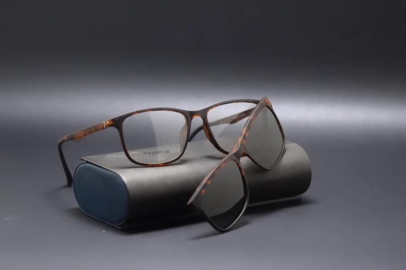 عینک کاوردار اقتصادی