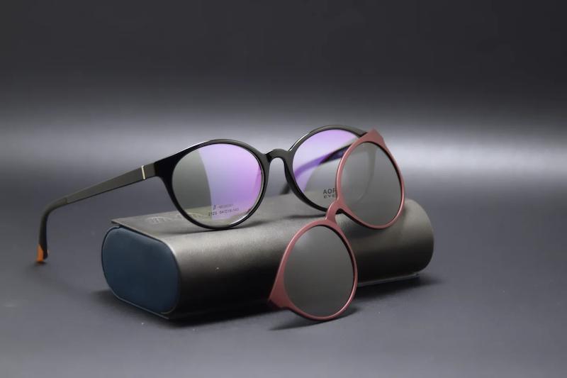 عینک کاوردار اقتصادی