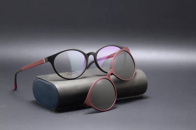 عینک کاوردار اقتصادی