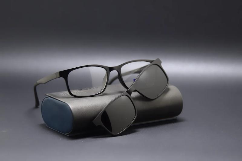 عینک کاوردار اقتصادی