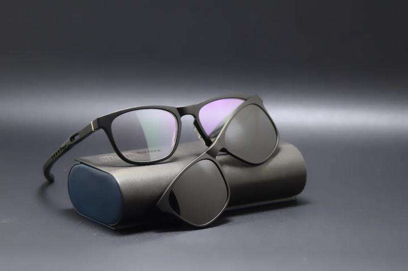 عینک کاوردار اقتصادی