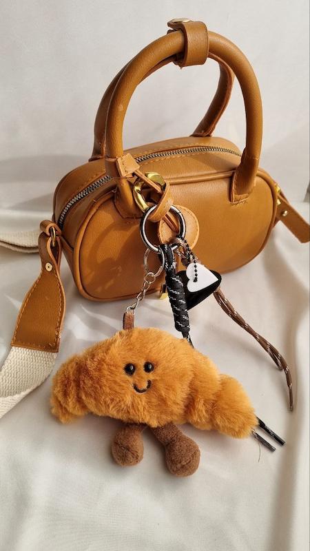 چارم کیف کروسان، بلوط، بستنی و شیرینی