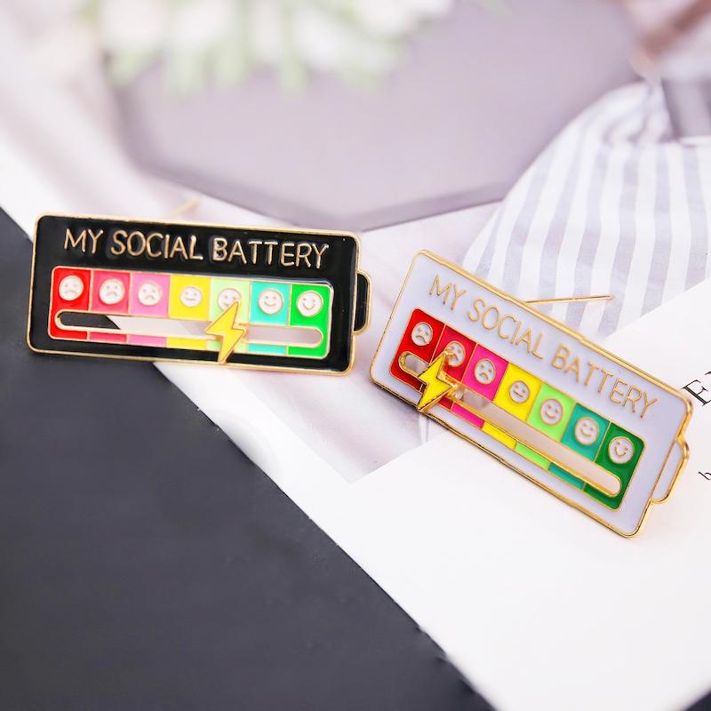 سنجاق سینه سوشال باتری