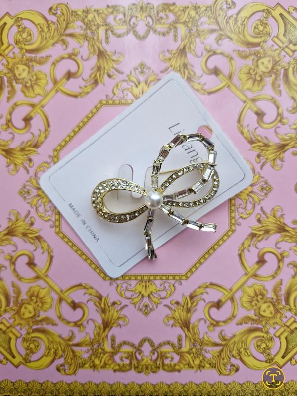 سنجاق سینه پاپیون مرواریدی نگینی