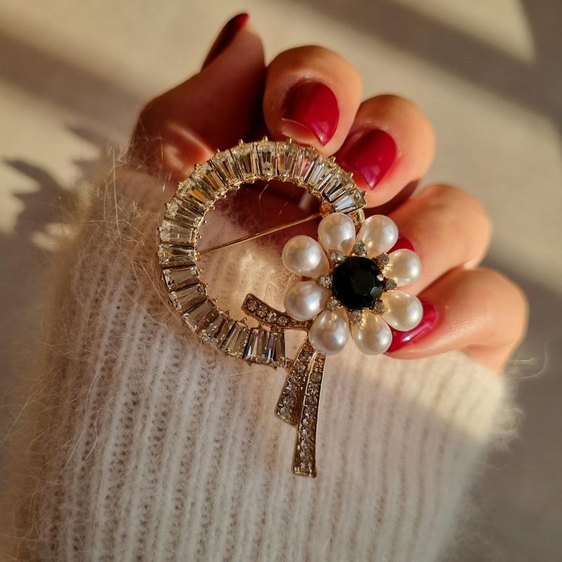 سنجاق سینه حلقه نگین و گل مروارید