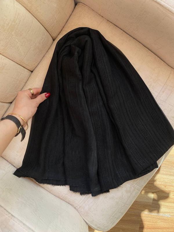 شال مشکی میله ای