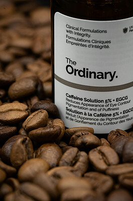 سرم ضد تیرگی و پف دور چشم کافئین اوردینری Caffeine Solution 5% + EGCG