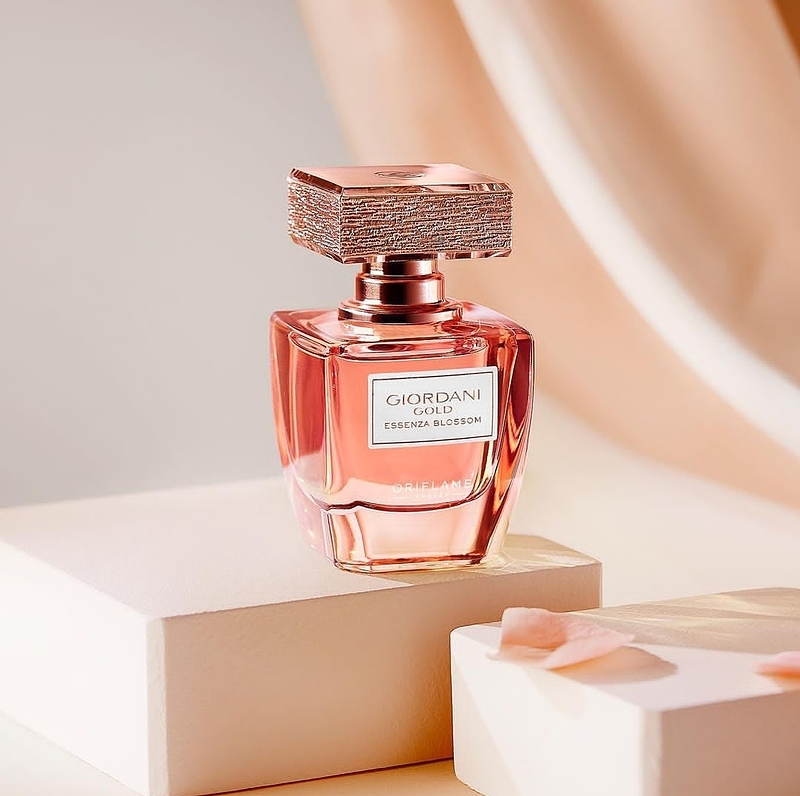 پرفیوم زنانه اسنزا بلوسوم جوردانی گلد اوریفلیم Giordani Gold Blossom Oriflame