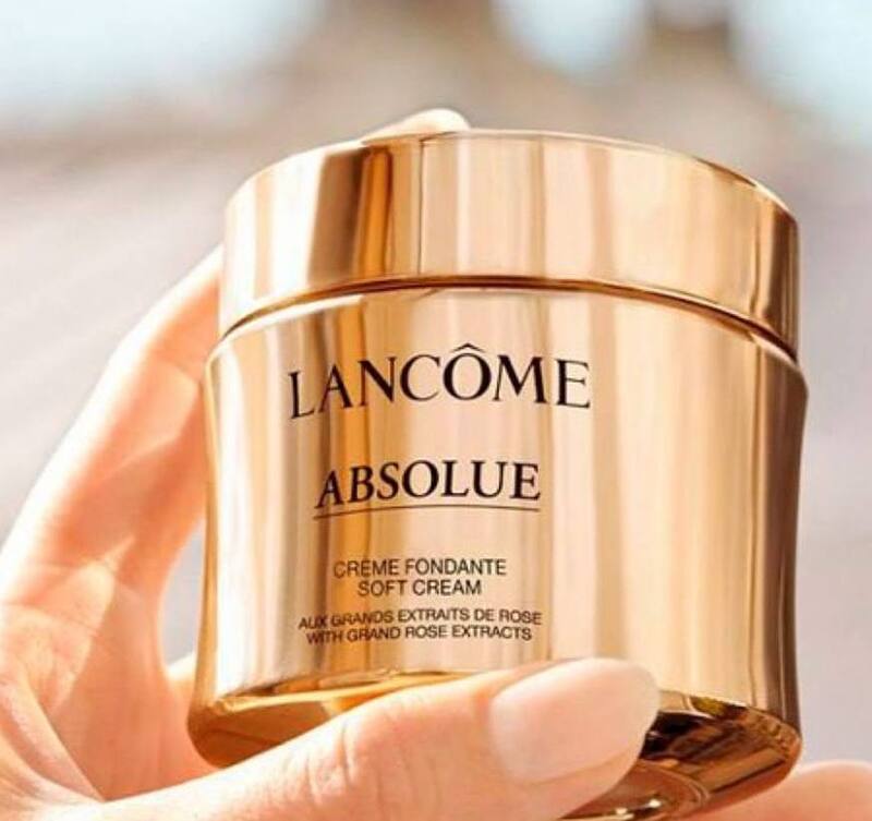 کرم نرم کننده و درخشان کننده پوست ابسولو سافت لانکوم 😍    Lancome Absolue Soft Cream