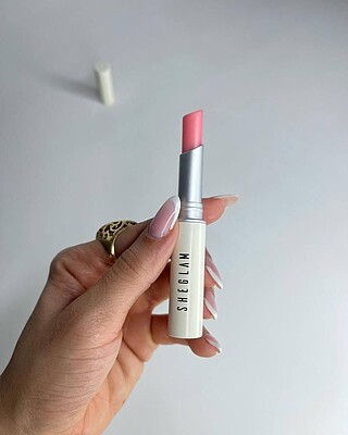 بالم لب مغذی شیگلم رنگ 02pink    SHEGLAM PLUSHY LIP BALM 02 pink