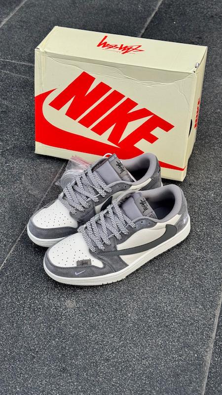 کتونی نایک ترویس