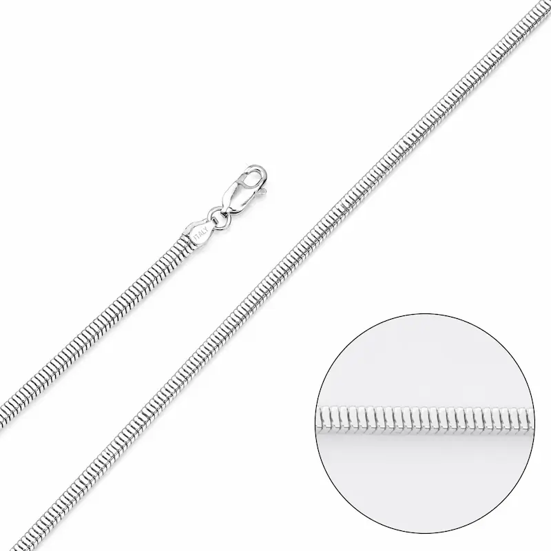 عکس زنجیر مردانه نقره اصل ایتالیایی ماری مکعبی با عیار 925 نقره و روکش طلا سفید از زاویه نزدیک