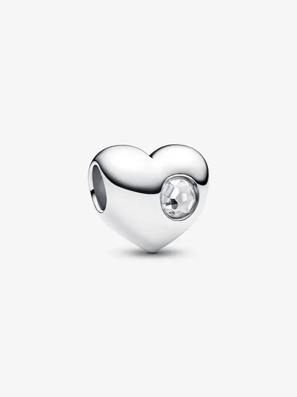 عکس چارم قلب نقره‌ای با کریستال شفاف نماد تولد ماه آوریل ( ۱۲ فروردین تا ۱۰ اردیبهشت ) پاندورا