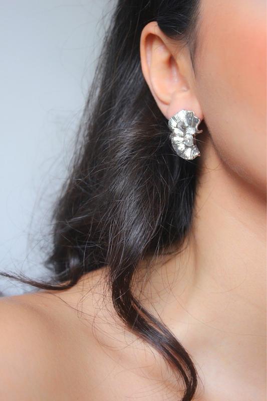 گوشواره گل چین نقره ای 