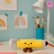 عروسک مداد فانتزی کوکی | نانو ضدحساسیت، نرم و لطیف – قابل شستشو و دکوری ✏️