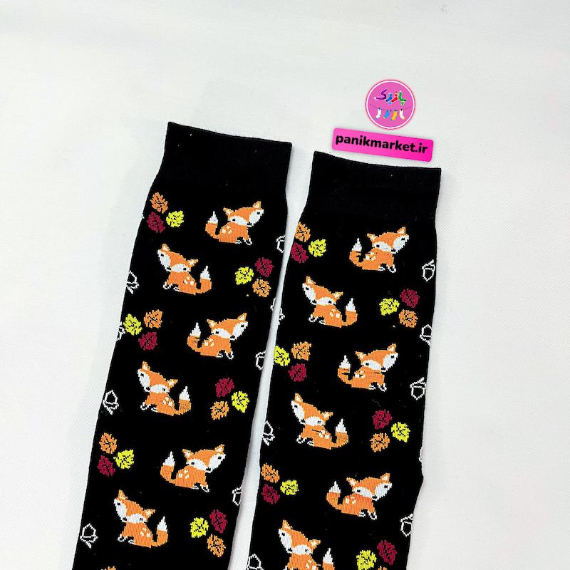 جوراب ساقدار سوپر پنبه نانو فانتزی طرح روباه پاییزی (Autumn Fox) برند پاتریس - رنگ مشکی و طرح‌های کیوت و تکرارشونده‌ی روباه با برگ‌های پاییزی 🍂