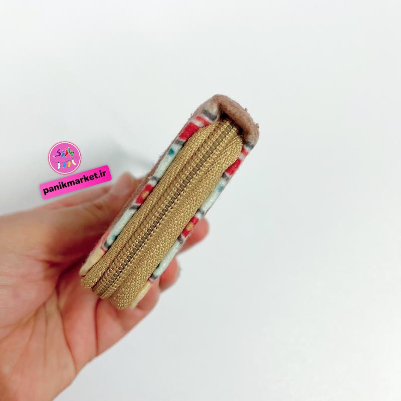 کیف جاکارتی طرح سلفی دختری با موهای شرابی👧🏾🍷