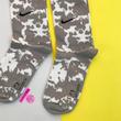 جوراب ساقدار سوپر پنبه نانو فانتزی طرح نایکی (Nike) آبرنگی طوسی-سفید