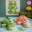 عروسک اژدها فانتزی سبز و صورتی 🐉💚💗 – عروسک بامزه نرم برند کوکی