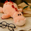 عروسک اژدها فانتزی سبز و صورتی 🐉💚💗 – عروسک بامزه نرم برند کوکی