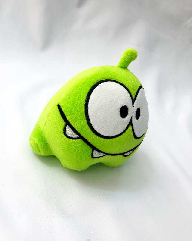 عروسک اومنوم (Om Nom Plush) – عروسک بامزه سبز بازی Cut the Rope برند کوکی🍭