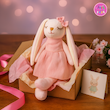 عروسک پولیشی خرگوش مهربان صورتی با پاپیون– برند کوکی | نرم و ضدحساسیت 🎀🐰