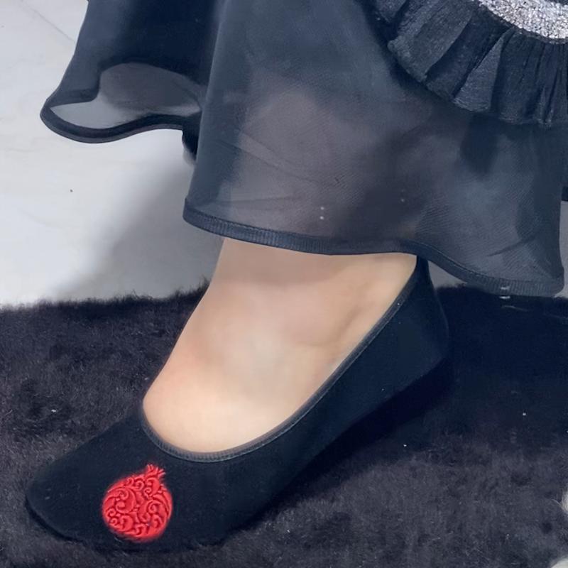 پاپوش  گلدوزی مشکی