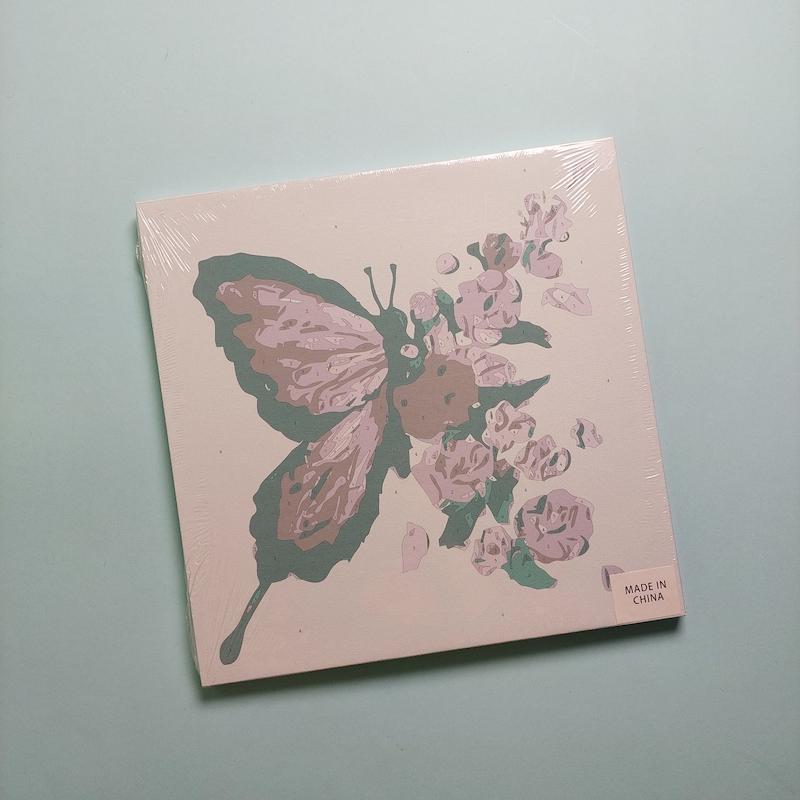 بوم رنگ آمیزی با اعداد سایز ۳۰ در ۳۰ طرح پروانه