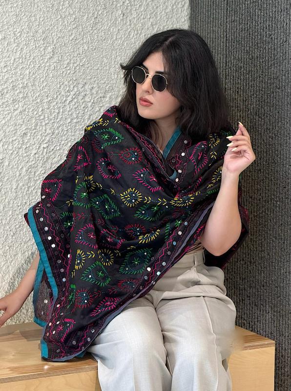 شال سوزندوزی و آیینه کاری وارداتی