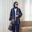 مانتو خوش‌دوخت با تیکه دوزی  ظریف روی کار