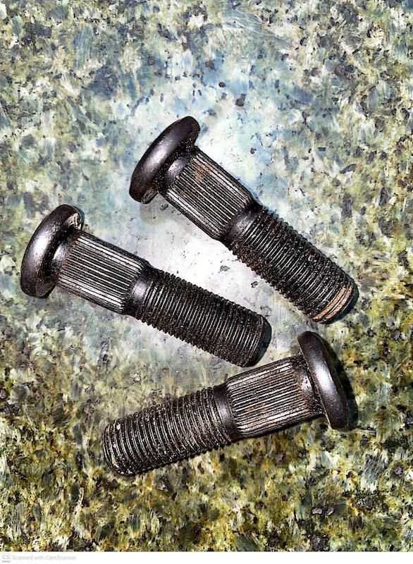 پیچ چرخ نیسان 