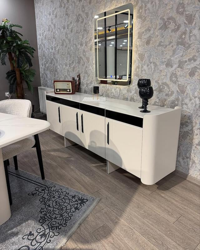 کنسول آینه مدل دلاوین 