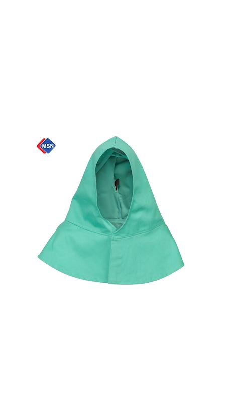 کلاه مقنعه ضد حرارت با پارچه شومر تا ۴۰۰ درجه سانتی گراید   هود و مقنعه ریخته گری و هود آتش نشانی در دسته تجهیزات آتش نشانی قرار میگیرد که وظیفه حاظت از سر و گردن در مقابل حرارت و آتش را بر عهده دارد. جنس این کالا از الیاف نسوز است و ساخت کشور چین می باشد. کلاه مقنعه مخصوص آتش نشان ها دارای استاندارد : CE اروپا می باشد. این کلاه مقنعه تکرنگ یعنی به رنگ مشکی از ایمن تامین قابل خریداریست. این محصول فری سایز می باشد و چون حالت کشی دارد میتواند با همه ی سایزها صورت فیکس شود و مناسب باشد. در زمان کار با حرارت و آتشنشانی اولین قدم پوشیدن لوازم ایمنی می باشد که کلاه و هود ایمنی هم جز این تجهیزات و وسایل محسوب میشود. مواد سازنده و تشکیل دهنده این سرپوش برای آتش نشانی۸۰% از Oxidized و ۲۰% کولار می باشد. این نکته را در نظر بگیرید که بعد از هر بار استفاده از هود آتش نشانی و در معرض گرما و آتش قرار گرفتن، باید شسته شود. برای شست وشوی این محصول از ماشین های لباسشویی و وسایل طراحی شده برای تمیزی و ضدعفونی بر اساس PPE استفاده شود. در کل اگر شما به دنبال یک هو و مقنعه حرفه ای با قیمت مناسب و کارایی بالا هستید، این کالا مناسب شماست. از این سرپوش همچنین میتوان در ازمایشگاه ها که با مواد شیمیایی سر و کار دارید نیز استفاده نمود. خرید و قیمت هود آتش نشانی کلاه مقنعه ایمنی مخصوص جوشکاری و ریخته گری  پاب فایر درجه یک 