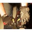 معرفی محصول  دستکش وینچ وارن مدل Winching Gloves، با جنسی از چرم مصنوعی که تقویت شده با کولار بوده و از مقاومت و دوام بالایی برخوردار است. این دستکش قابل استفاده در هنگام کار با وینچ، بکسل، پنچرگیری و... بوده که با داشتن لایه ای محافظ، از دست ها در برابر خراش و ساییدگی و خطرات احتمالی حین کار محافظت می کند. همچنین قسمت مچ این دستکش از جنس نئوپرن است و دارای نوار چسبی  برای تنظیم می باشد.  ویژگی های بارز محصول :  با جنسی از چرم مصنوعی تقویت شده با کولار قسمت مچ آن از جنس نئوپرن و قابل تنظیم  معرفی برند  کمپانی Warn در سال 1948 در زمینه محصولات جاده ای مانند وینچ های خودرویی،واشرهای قدرتمند، ضربه گیرهای جامد، تجهیزات تسمه ای برای کامیون ها، خودروهای 4WD،SUV،شروع به کار کرد.این شرکت بیش از 70 سال در حال ایجاد نوآوری در این زمینه بوده است.اختراع فوق العاده Arthur، باعث انقلاب بزرگی در صنعت خودرو گردید در حالی که این کسب و کار با فروش درب به درب،در سیاتل شروع شد،به دلیل تبلیغات در پشت ایده محبوب این شرکت به یک کسب و کار شلوغ و پرطرفدار تبدیل شد. دستکش کوهنوردی حرفه ای سفارش اروپا ساخت سیالکوت Warn-Winching Gloves دستکش اسکای لوتیک افرود و کار در ارتفاع با بهترین متریال با نارلترین قیمت 