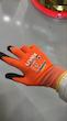 دستکش ضدبرش آنتی‌استاتیک UVEX 16350 — رنگ نارنجی، کف دو لایه لاتکس+رابر خال‌دار