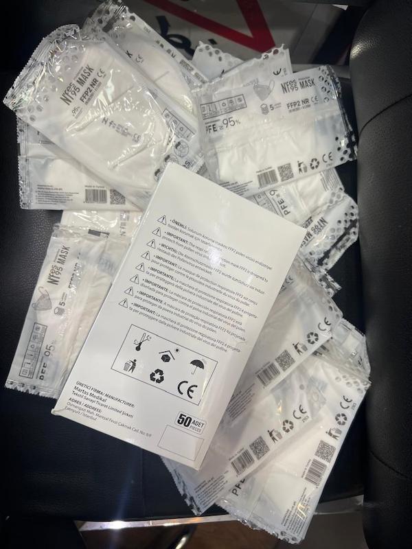 «ماسک FFP2 FORA وارداتی HY با تاییدیه اروپا، جعبه ۵۰ عددی، تک‌سلفون، مناسب آلودگی هوا، آنفلوانزا، کرونا جدید» تمرکز داشته باشند.  معرفی ماسک FFP2 FORA وارداتی HY با تاییدیه اروپا  ماسک FFP2 FORA HY یک ماسک وارداتی استاندارد اروپا با تاییدیه کامل EN 149:2001 + A1:2009 و CE 