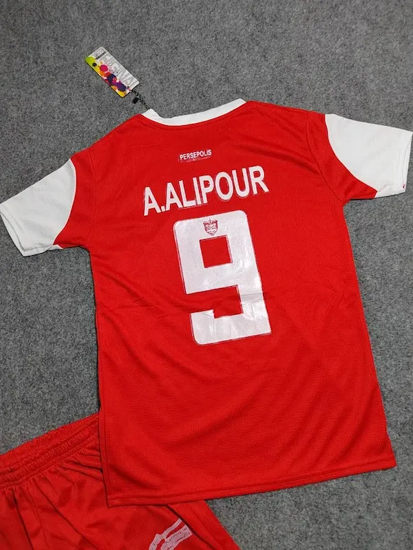 لباس اول بچهگانه پرسپولیس فصل جدید با شورت همراه با اسم علیپور