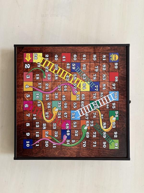 منچ و مارپله چوبی