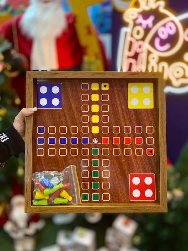 منچ و مارپله چوبی