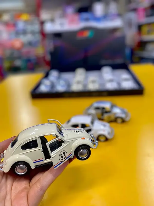 اسباب بازی ماشین فلزی عقب کش فولکوس کد 2540
