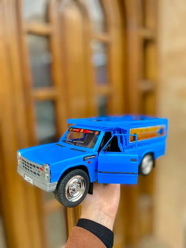 ماشین نیسان دربازشو با باربند کد 4094