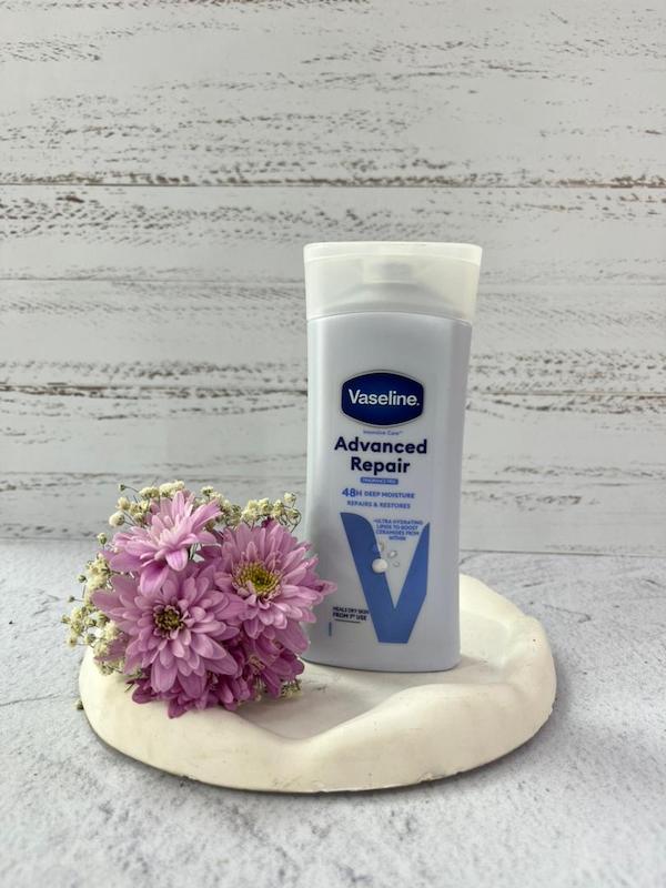 لوسیون بدن وازلین مدل Advanced Repair