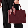 کیف توت (Tote) زنانه طرح‌دار (Embossed) برند کریس‌بلا (Chrisbella) به همراه کیف پول