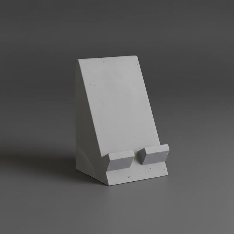 پایه نگهدارنده موبایل در خانه