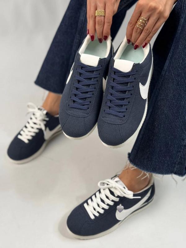 کتونی نایکی مخمل سورمه‌ای