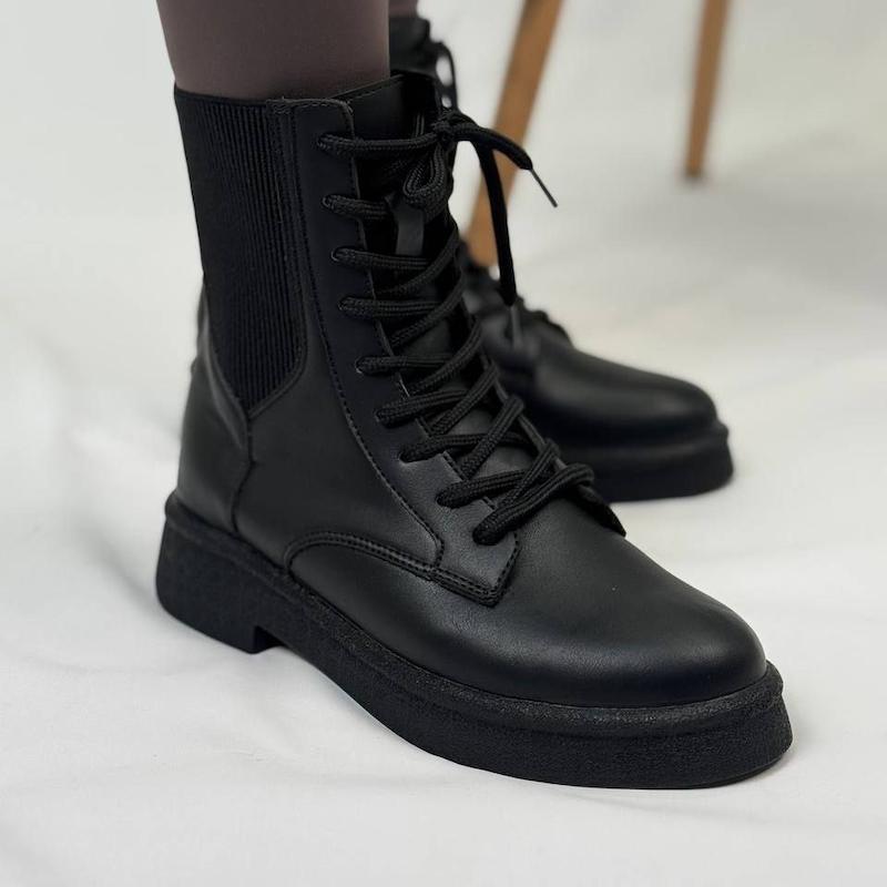 نیم بوت چرم زنانه مشکی کشی و بندی