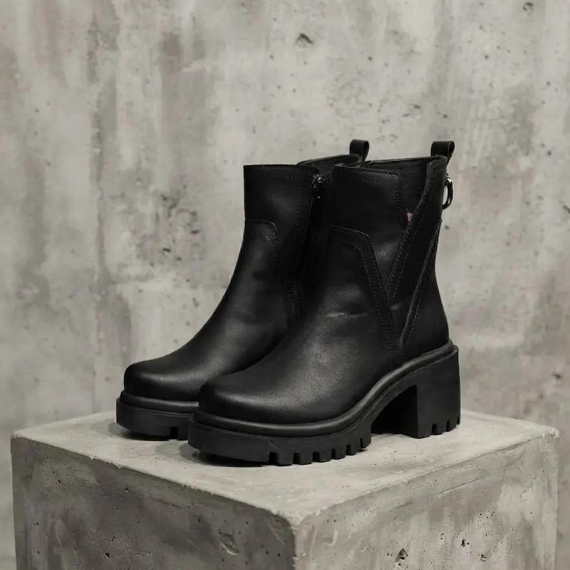 نیم بوت VALENTINO  چرم وارداتی - مشکی / والنتینو 